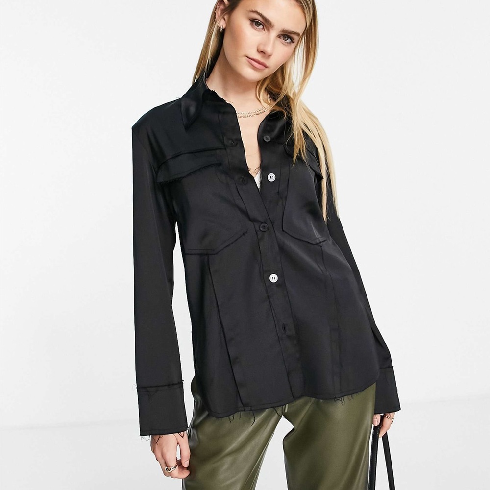 RAW EDGE SATIN SHIRT IN BLACK